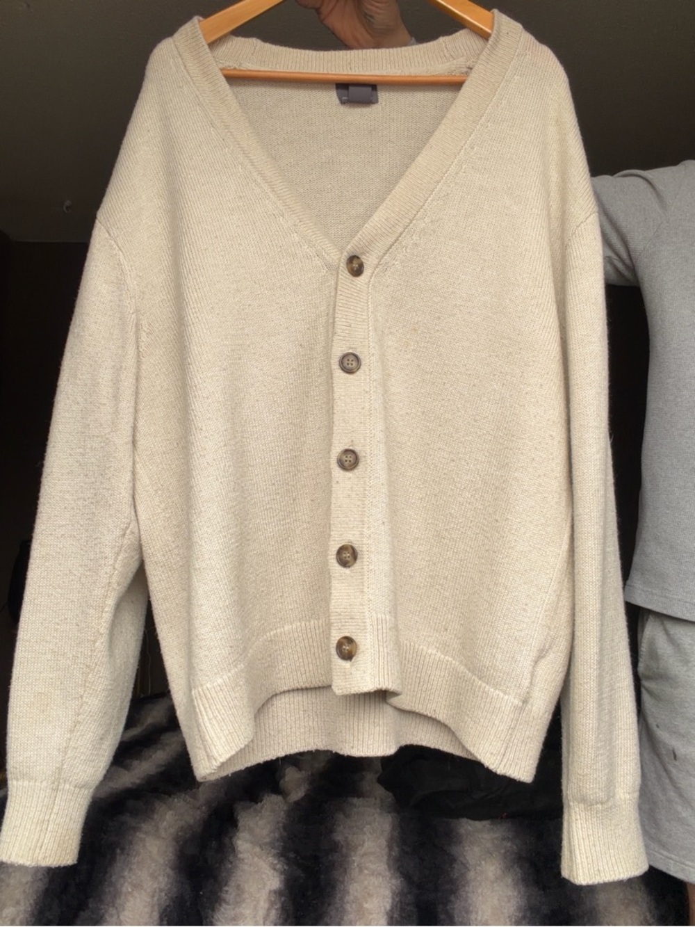 Men’s Cream Cardigan Sweater Medium
